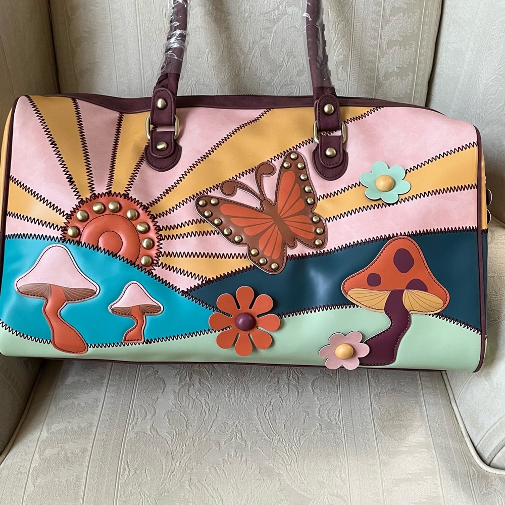 WALKING ON SUNSHINE WEEKENDER BAG - NEW